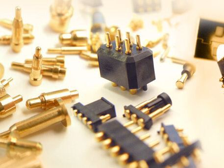 Faktor apa saja yang mempengaruhi ketahanan konektor pogo pin?